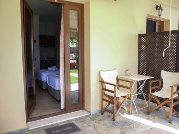 Studios Liotrivi